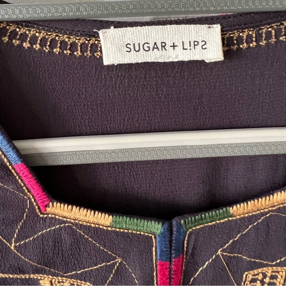 SUGAR + LIPS TUNIC with Gray with Colorful Embroidered Design - Picture 3 of 7